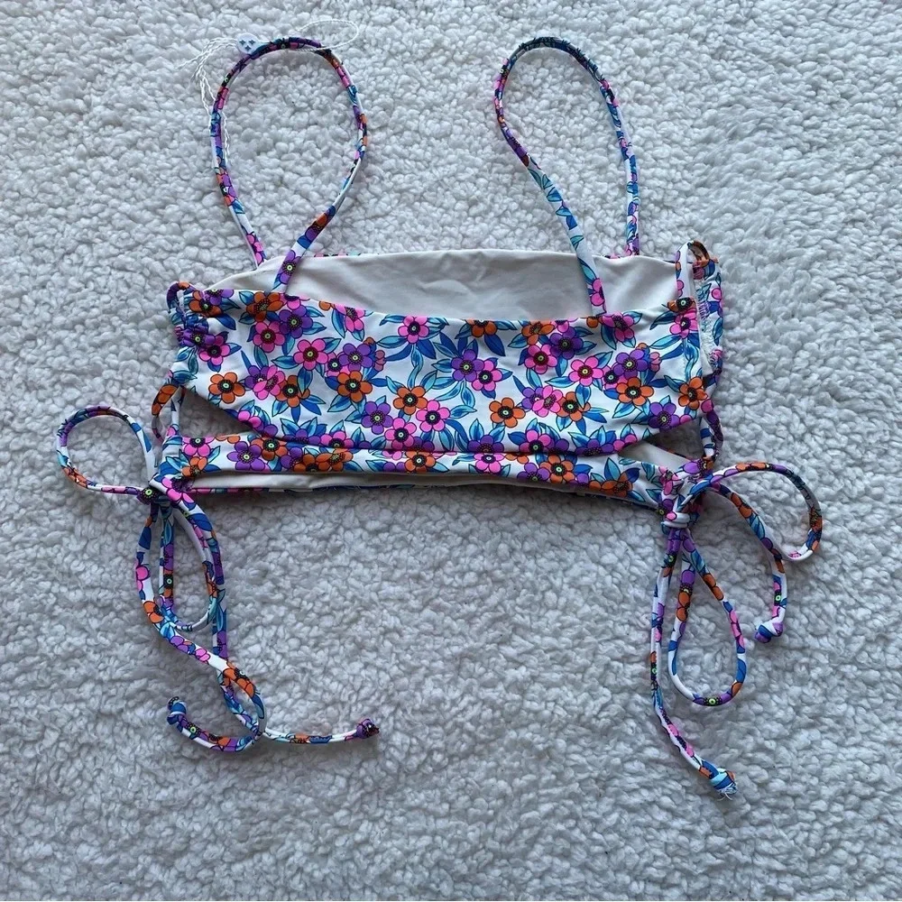NWOT Frankie’s Bikinis London Bikini top flower farm 14249